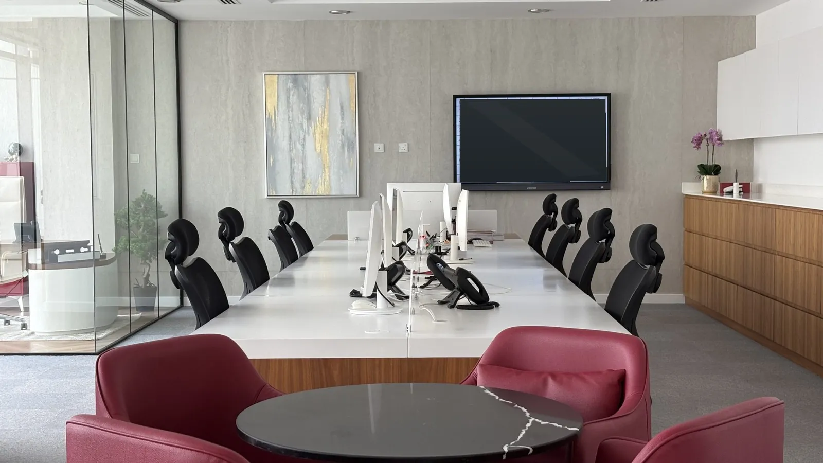 Hexagone Capital Dubai office environment