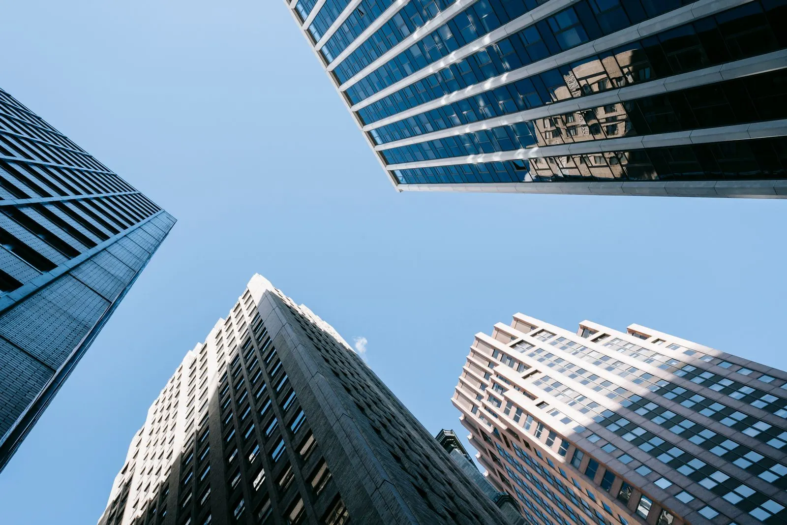 International urban banking and financial architecture